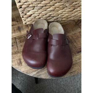 Birkenstock Boston clogs. Great condition. Burgundy oxblood.